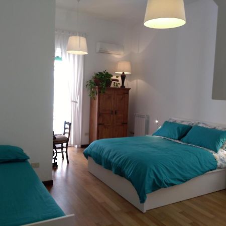 Villino Italia Hotel Наполи Екстериор снимка