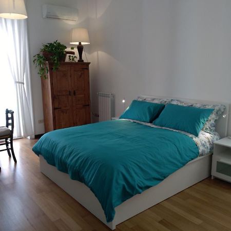 Villino Italia Hotel Наполи Екстериор снимка
