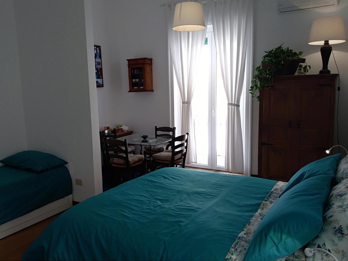 Villino Italia Hotel Наполи Екстериор снимка