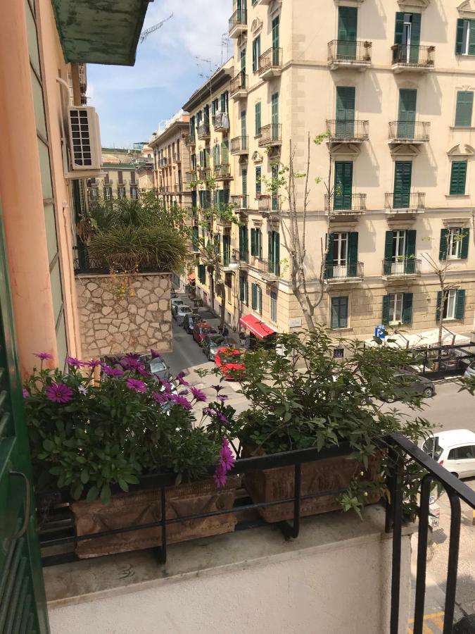 Villino Italia Hotel Наполи Екстериор снимка